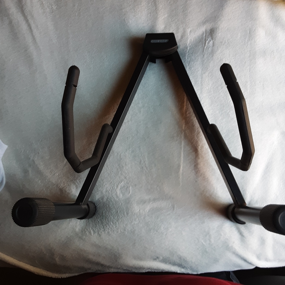Quik-lok Folding Compact Guitar Stand Heavy Duty GUC